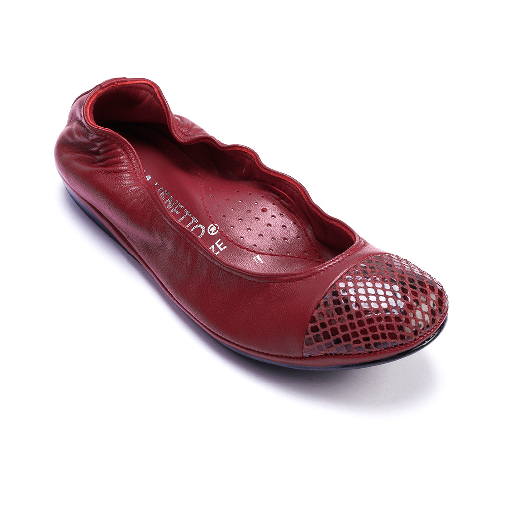 PEBBLES - Ruby T/Red Snake